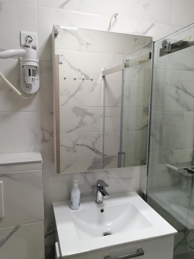 Evita Apartment カルロヴァッツ エクステリア 写真