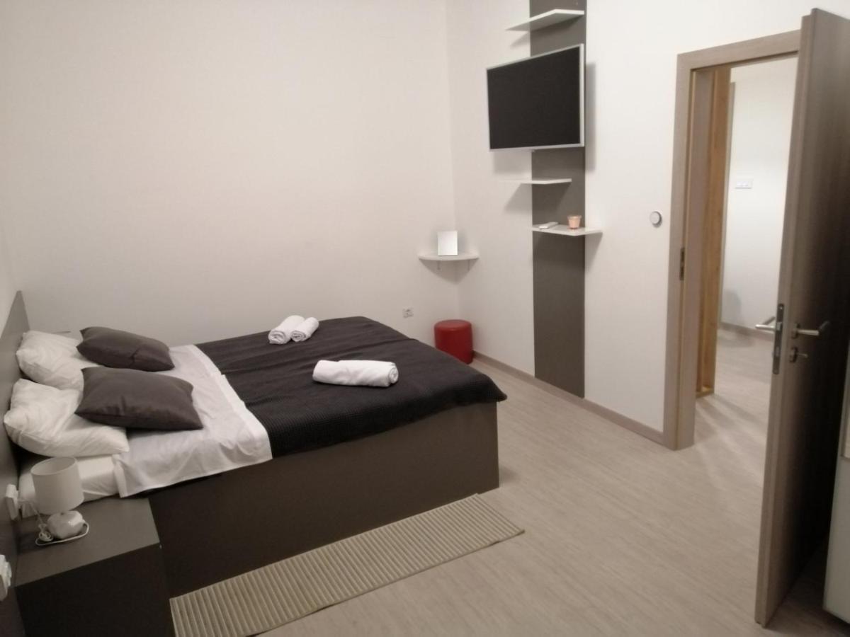 Evita Apartment カルロヴァッツ エクステリア 写真