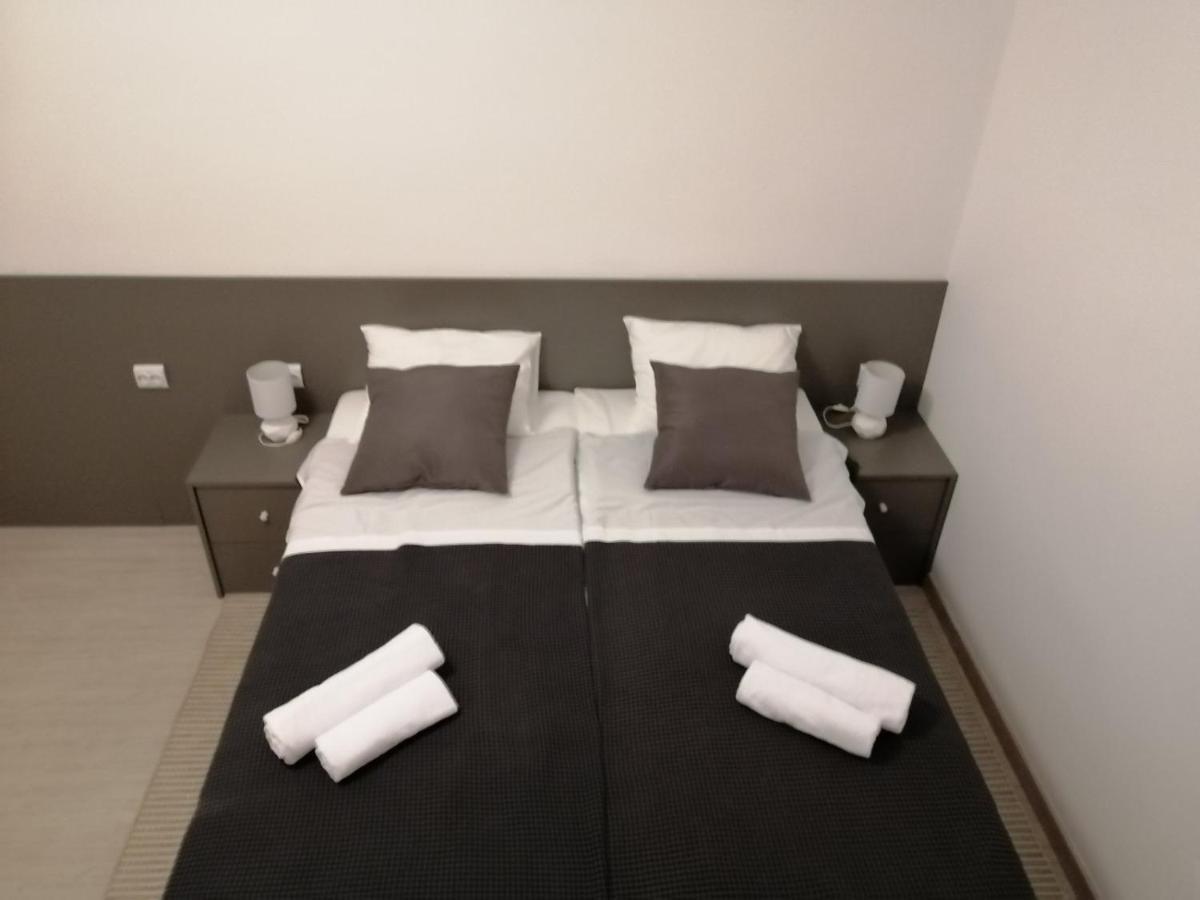 Evita Apartment カルロヴァッツ エクステリア 写真