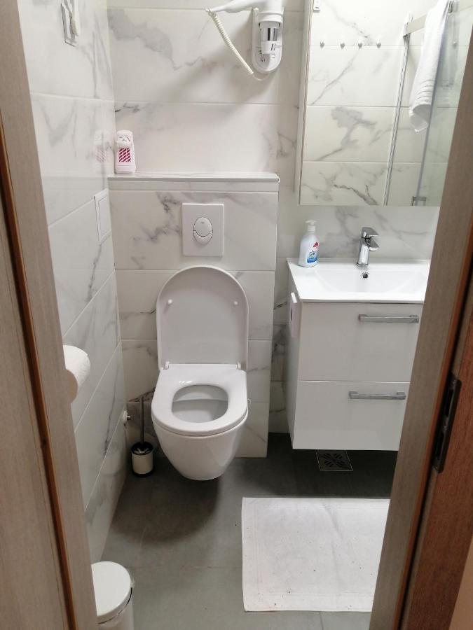 Evita Apartment カルロヴァッツ エクステリア 写真
